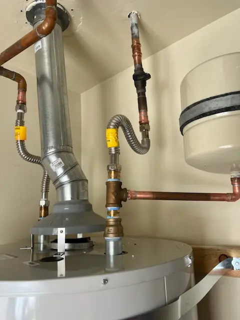 Water heater installation and plumbing repair in Medulla